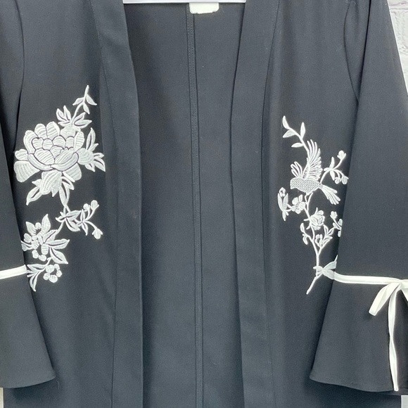 CANDIE’S Black Open Front Blazer/Topper w/Floral/Bird Embroidery-Size Large-NWT - Picture 4 of 11